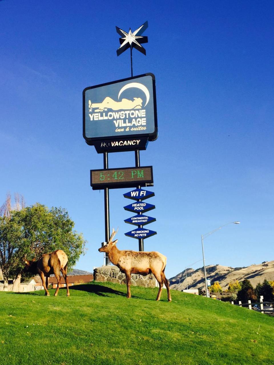 Yellowstone Village Inn And Suites Gardiner Exterior foto